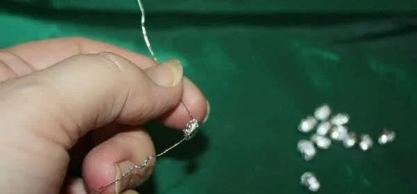 گلسازی با پارچه ساتن و آموزش به صورت تصویری با عکس گلسازی با پارچه ساتن و آموزش به صورت تصویری با عکس