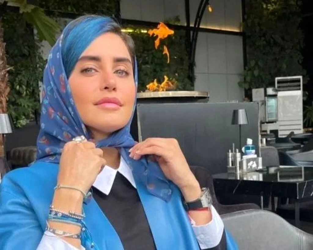 احساس خوشبختی می‌کنم