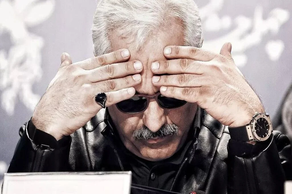 آدم خوشحالی نیستم
