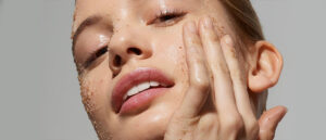 فواید شکر بر زیبایی پوست و طرز تهیه انواع اسکراب شکر