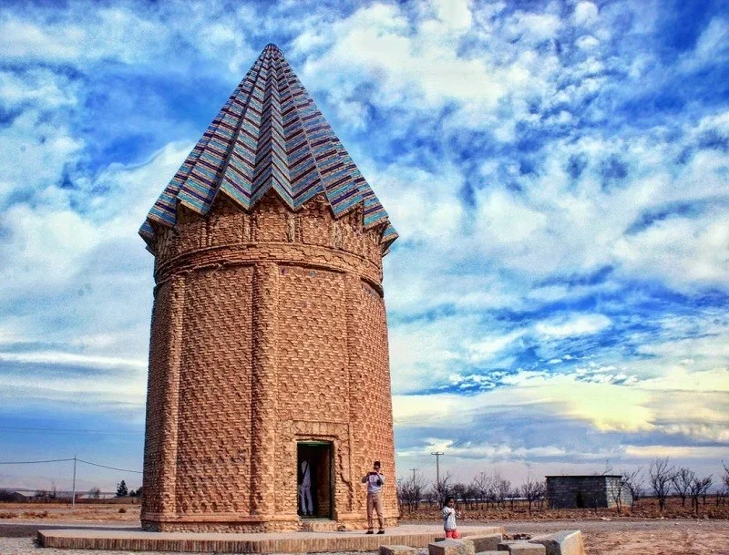 مکان های دیدنی مشهد؛ جاهای تاریخی، گردشگری و تفریحی شهر مشهد میل اخنگان