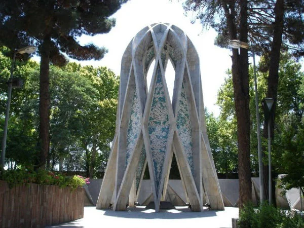 مکان های دیدنی مشهد؛ جاهای تاریخی، گردشگری و تفریحی شهر مشهد آرامگاه خیام نیشابوری