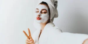 چگونه روتین پوستی صحیحی داشته باشیم؟ روتین و مراقبت از انواع پوست ها