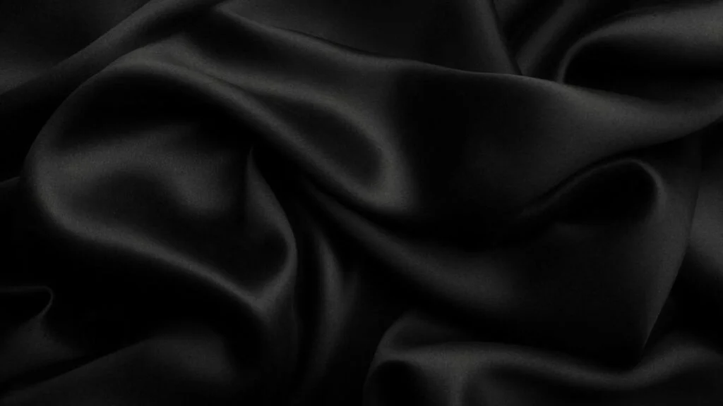 استایل اولد مانی زنانه؛ چگونه استایل اولد مانی بزنیم؟ black color some history and trends