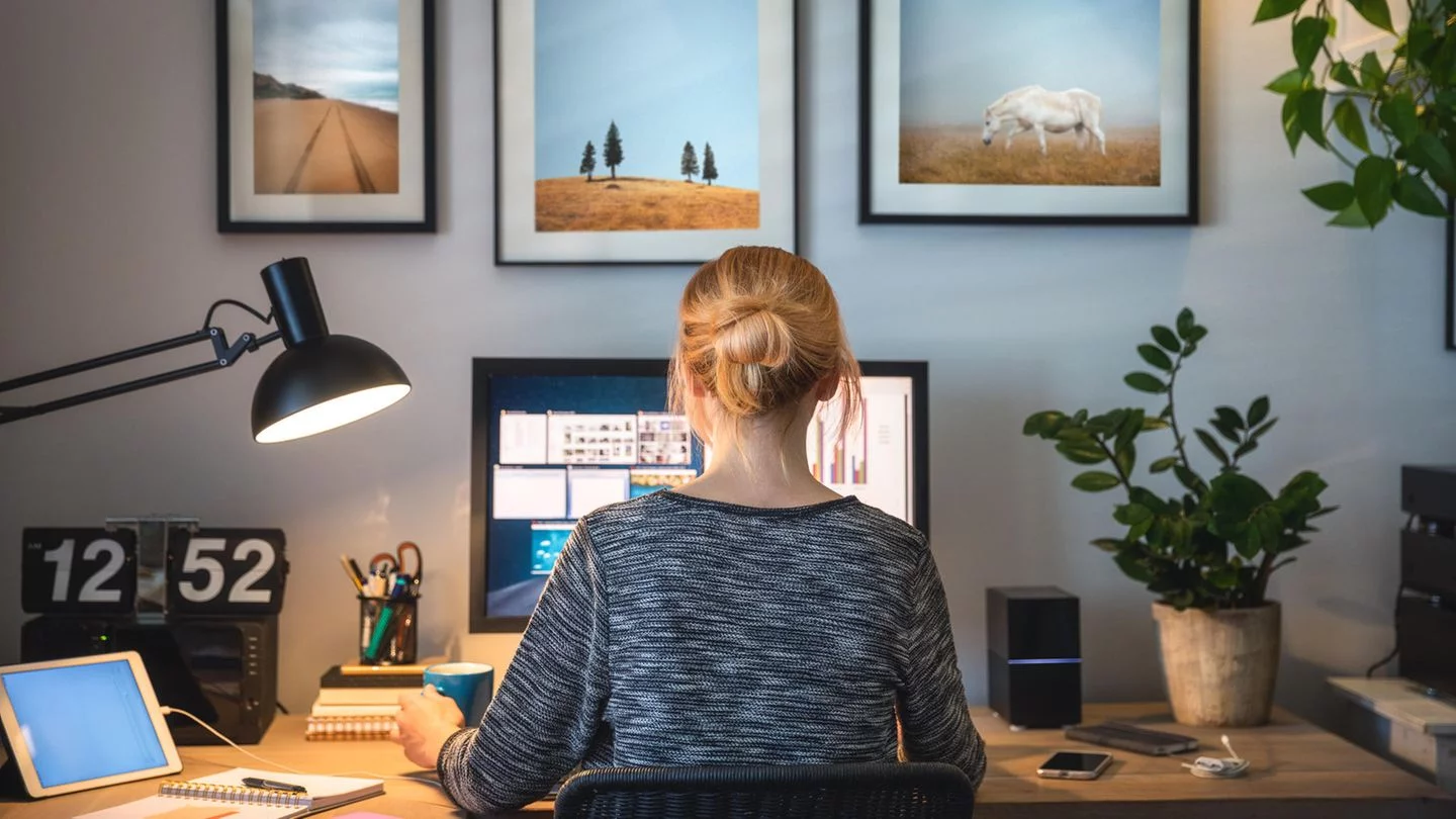 نحوه طراحی Home Office یا دفتر کار خانگی و مزایا و معایب آن homeoffice