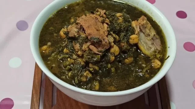 طرز تهیه انواع غذا با اسفناج (۶ غذای بی نظیر ایرانی با اسفناج) آبگوشت اسفناج و نخود