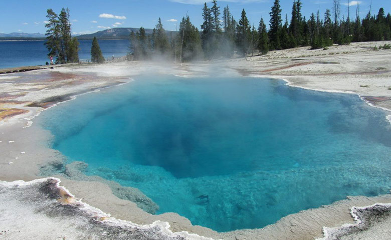 چشمه آب گرم رامسر