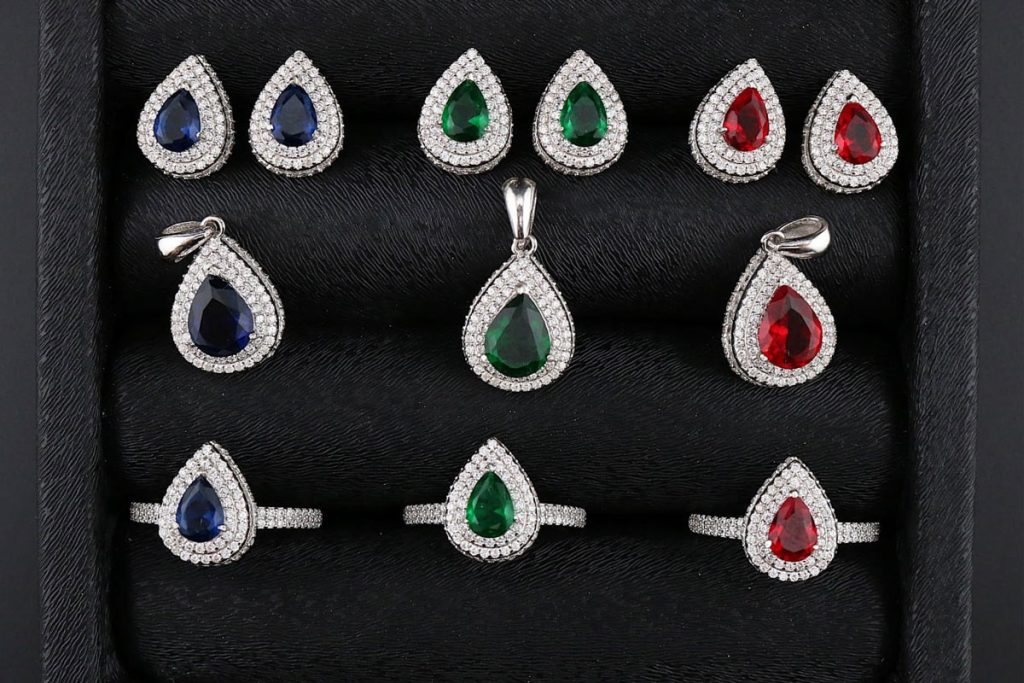 ترندهای ۲۰۲۵ زیورآلات نقره که استایل شما را متحول میکند گوشواره نقره