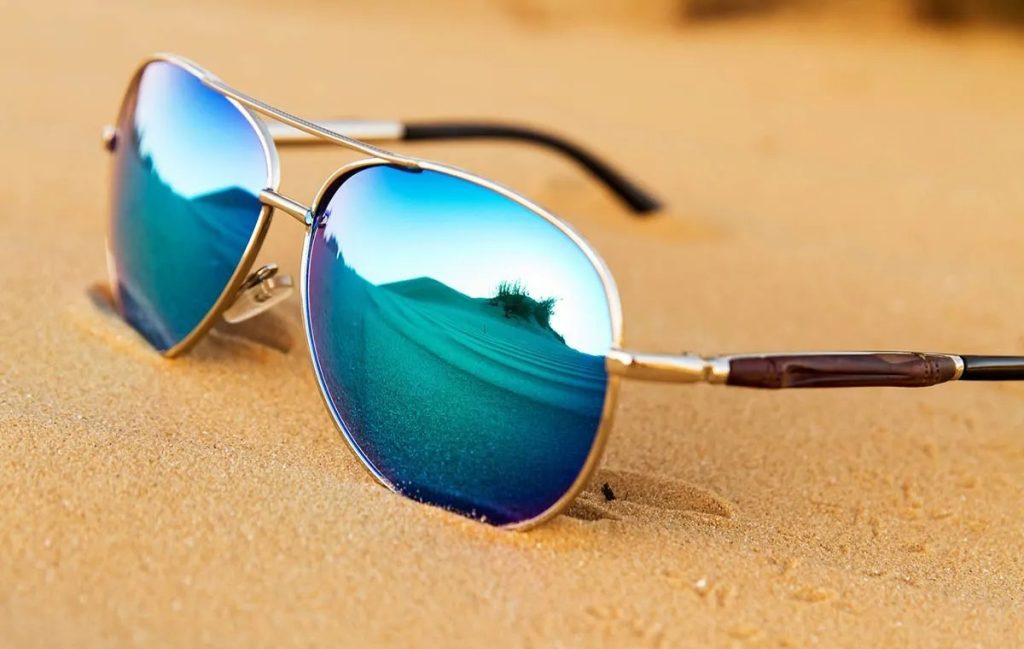 انشا درباره عینک | چندین انشای ادبی درباره عینک برای همه پایه ها انشا درباره عینک | چندین انشای ادبی درباره عینک برای همه پایه ها